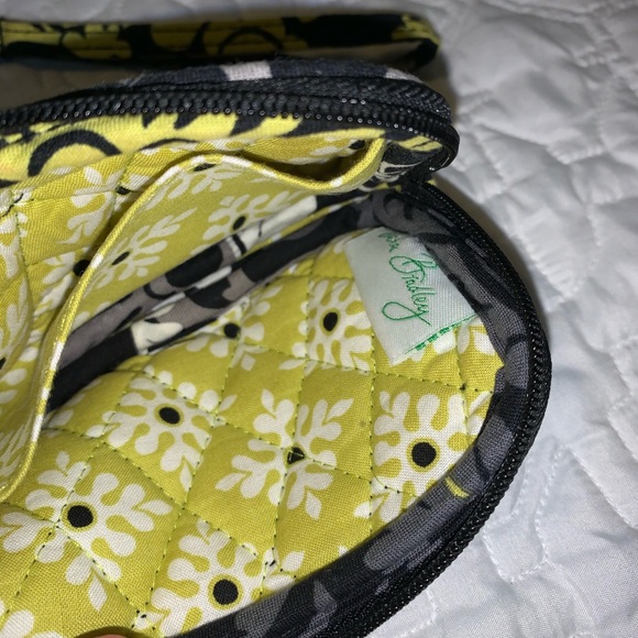 Vera Bradley wristlet - Picture 5 of 5